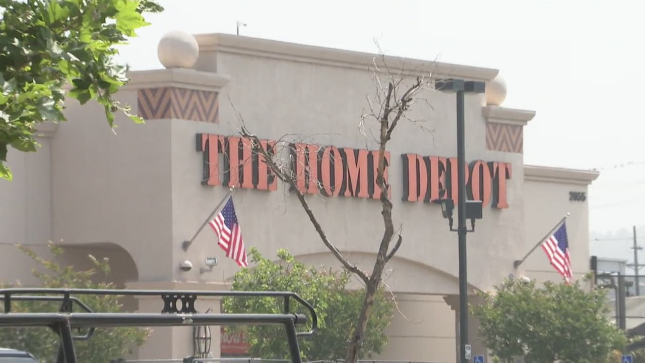 “No nos dejan en paz”: jornaleros exigen a Home Depot parar las intimidaciones