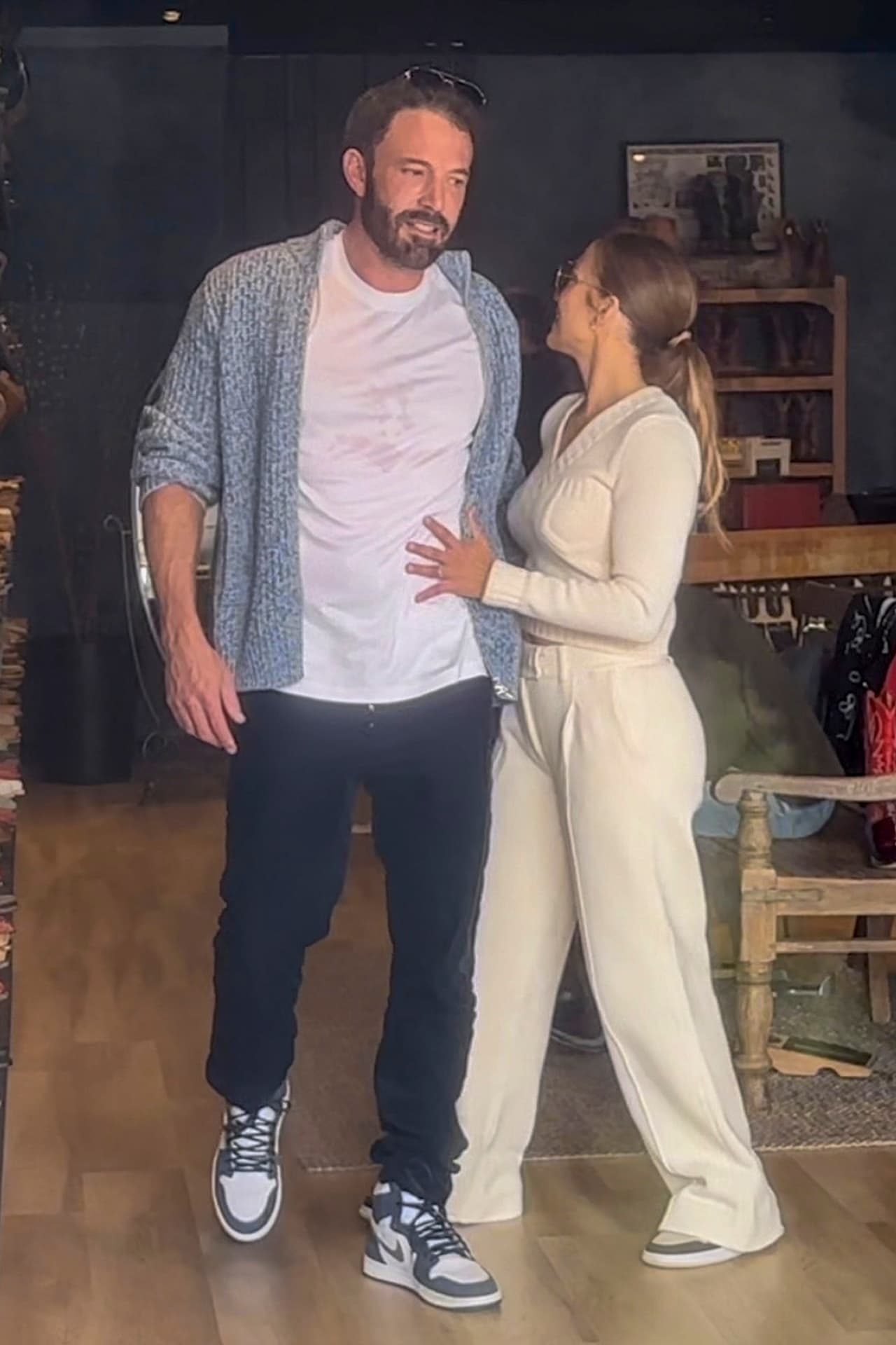 "Toda mi vida me he preguntado si existe el amor verdadero. Ahora, siento que he encontrado a una persona que va a estar a mi lado pase lo que pase", afirmó en el show.
<br>