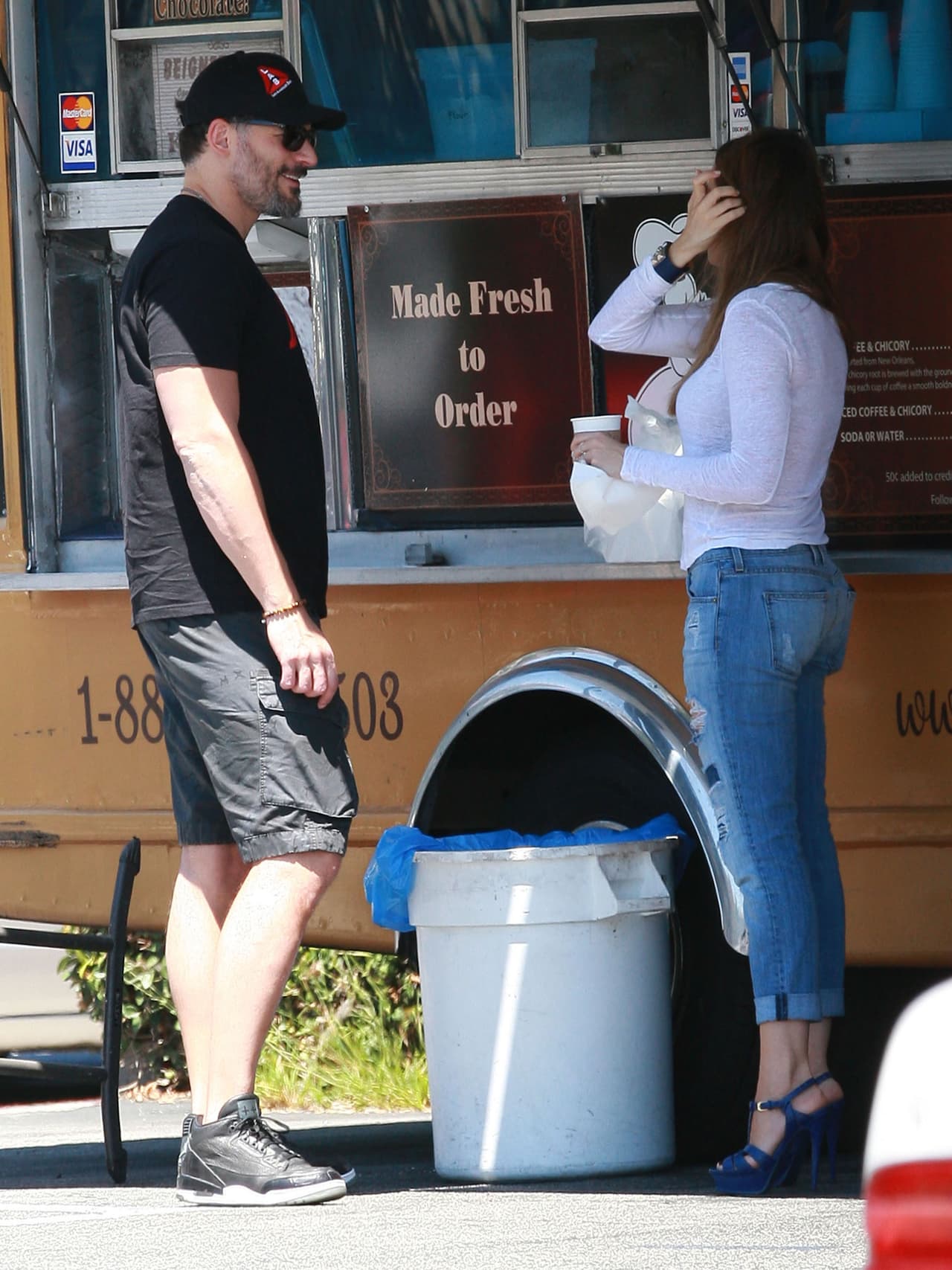 Para tranquilizar un poco el hambre, Sofía inició con una bebida.