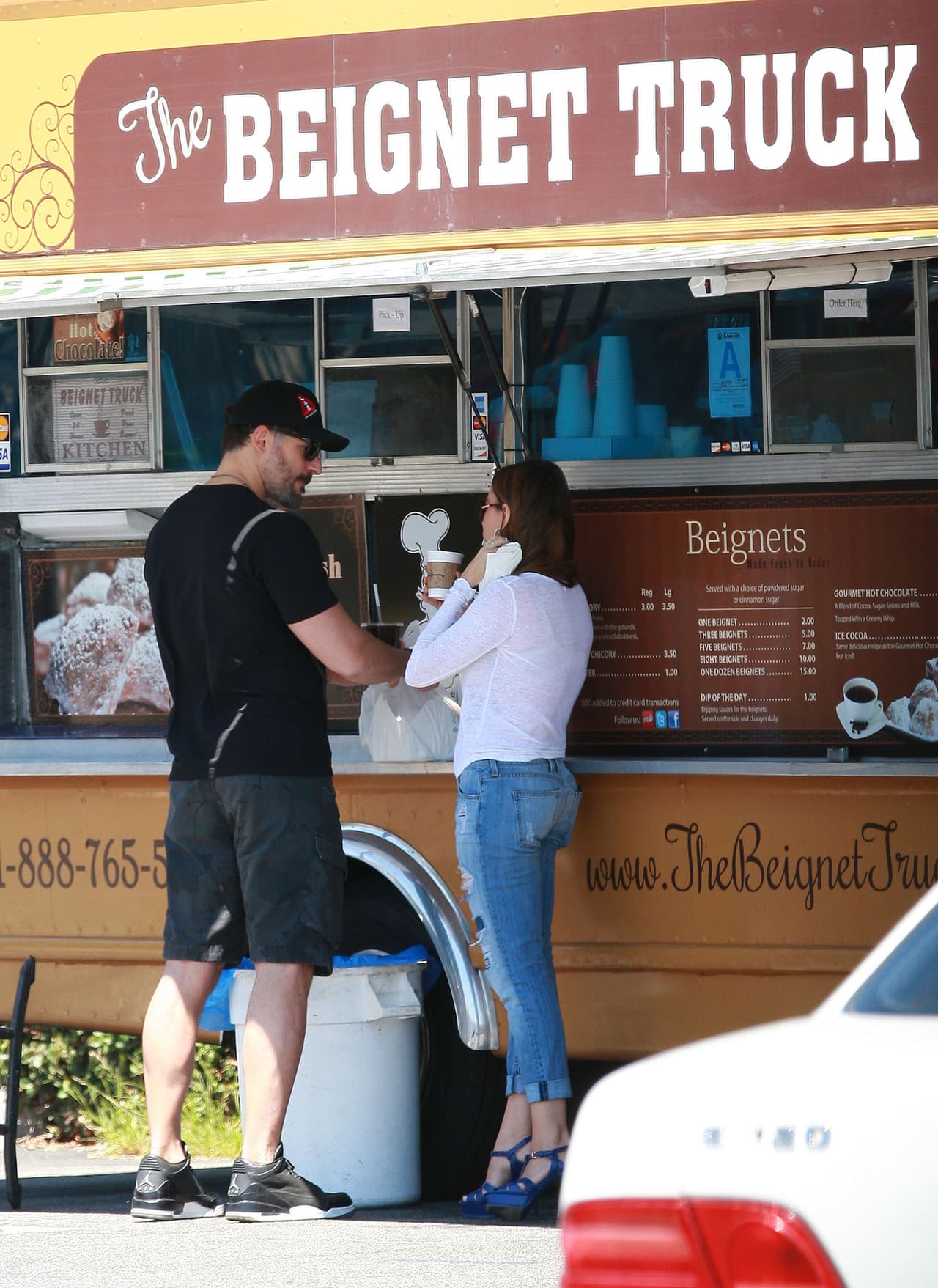 En esta ocasión sorprendimos a Sofía Vergara y Joe Manganiello disfrutando de un delicioso almuerzo.