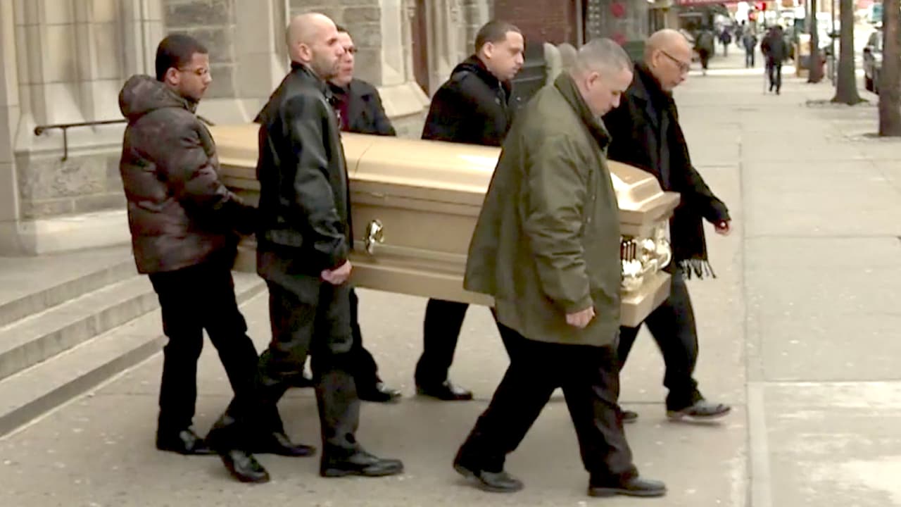 "Abrimos el ataúd y era otro cuerpo": el drama de varias familias hispanas en una funeraria de Nueva York