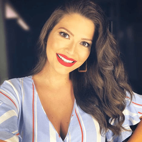 Labios rojos y sonrisa enorme. Las 'selfies' son el mejor pretexto para enviar saludos a todos.