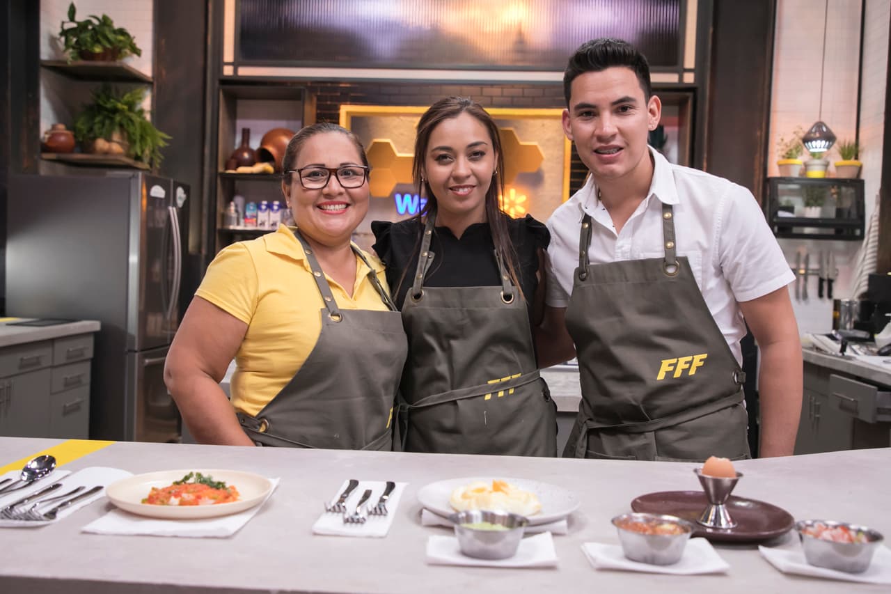 Los Wong, quienes llegaron llegaron a FFF cantando y bailando, fueron los terceros en ser evaluados. Esta familia estuvo muy nerviosa a la hora de cocinar. ¿Ya están más tranquilos?, preguntó Belén. A lo que ellos contestaron: "no". "A mí me dio taquicardia", dijo Cristina.