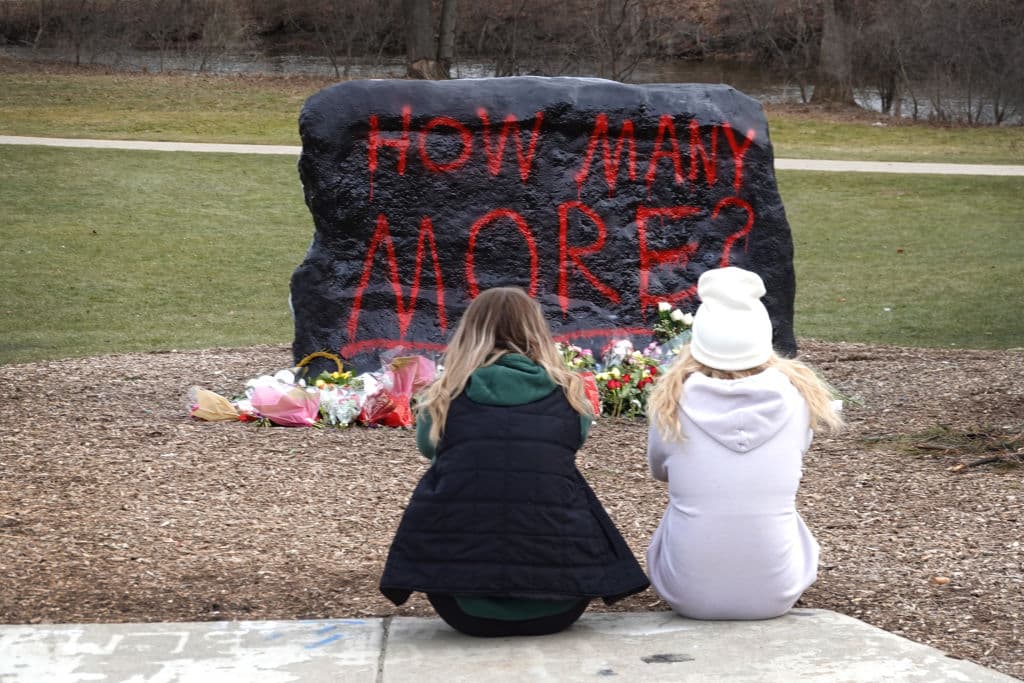 "Esto se está volviendo demasiado familiar": para algunos estudiantes de la MSU, no es el primer tiroteo que les toca vivir