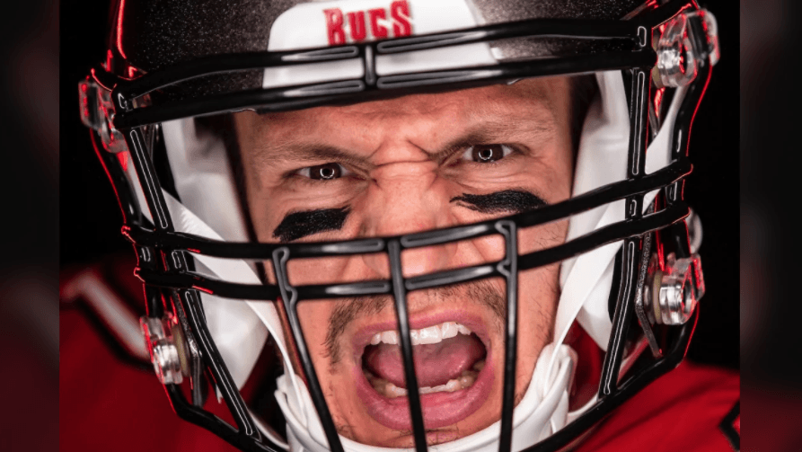 Con su número 87, así posó Rob Gownkowski con el uniforme de los Bucs por primera vez.