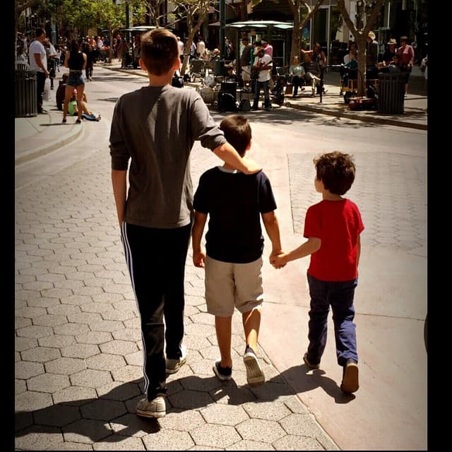 Si bien Ana Bárbara tiene cinco hijos y sólo tres de ellos son biológicos, la intérprete de 'Bandido' ha declarado que quiere a todos por igual.