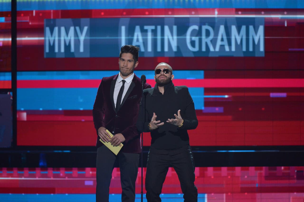 Chino & Nacho fueron los encargados presentar a los nominados al Premio Canción del Año.