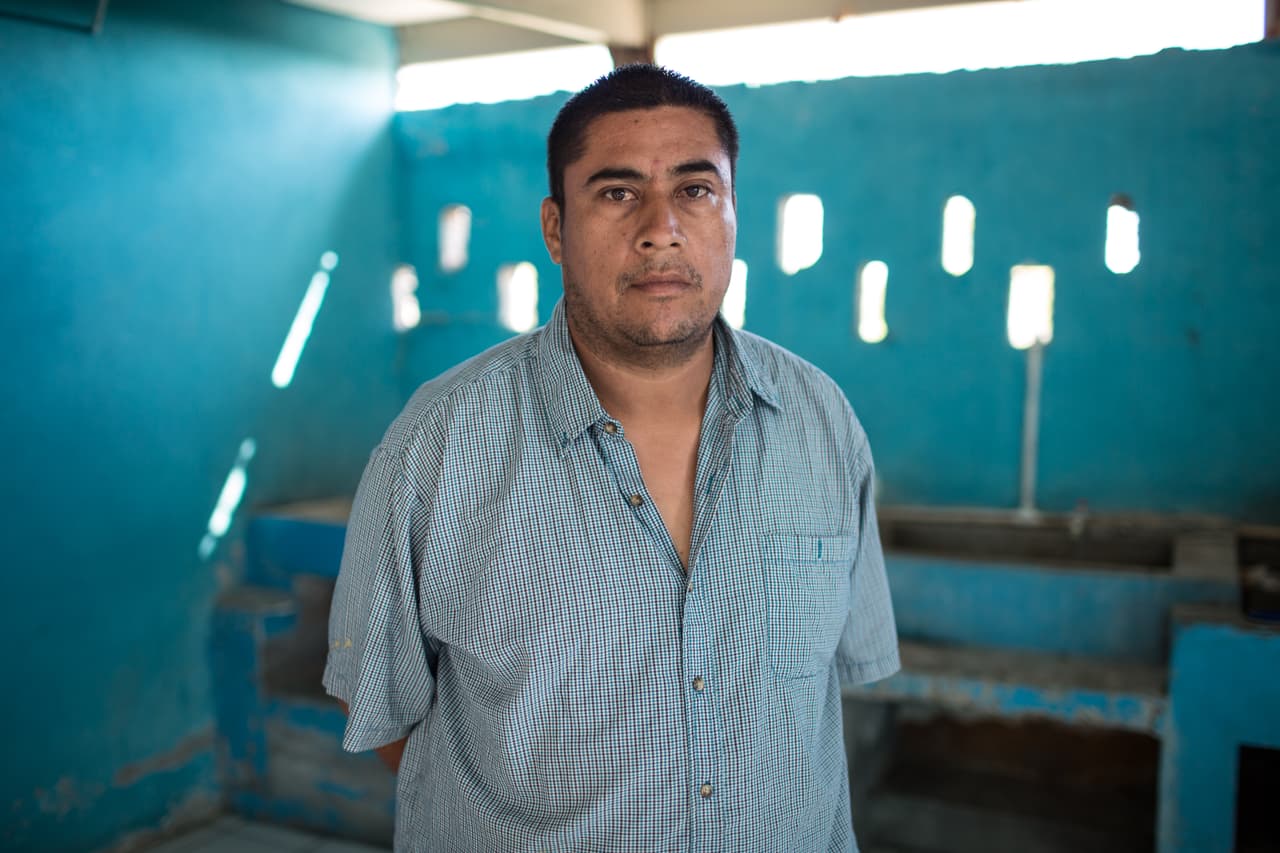 Juan Gómez Navarro, un mexicano que asegura tiene 22 años cruzando sin documentos la frontera hacia EEUU. Vive en Nuevo Laredo, México, y asegura que desde ya se prepara para volver a cruzar cuando la temperatura lo permita.