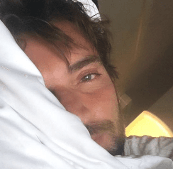 El 24 de diciembre de 2017 el actor y empresario Julián Gil presentó un cuadro de influenza, por lo que fue internado en un hospital de la Ciudad de México por al menos un día.