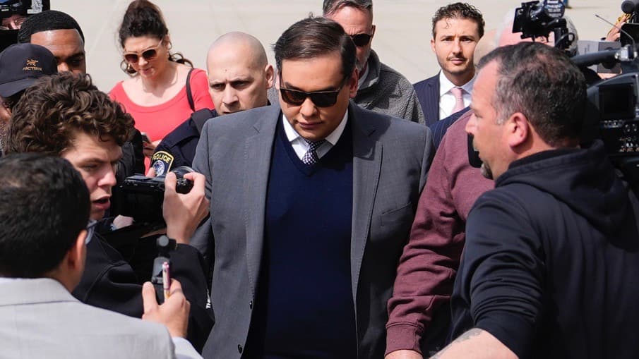 El excongresista republicano George Santos es sentenciado a 7 años de prisión