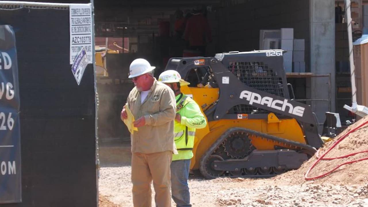 Un trabajador de la construcción hispano afirma que escapó de una supuesta redada migratoria