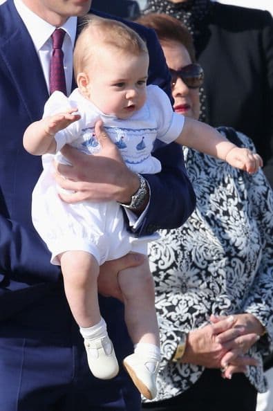 Es el tercero en la línea de sucesión al trono británico.