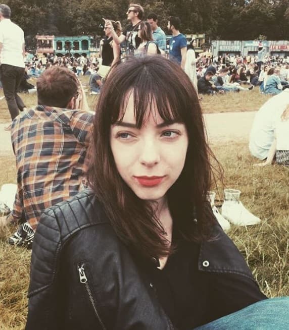 Lisa tiene 20 años y comparte imágenes de algunos momentos de su vida en las redes sociales. Ella heredó los ojos de su padre.