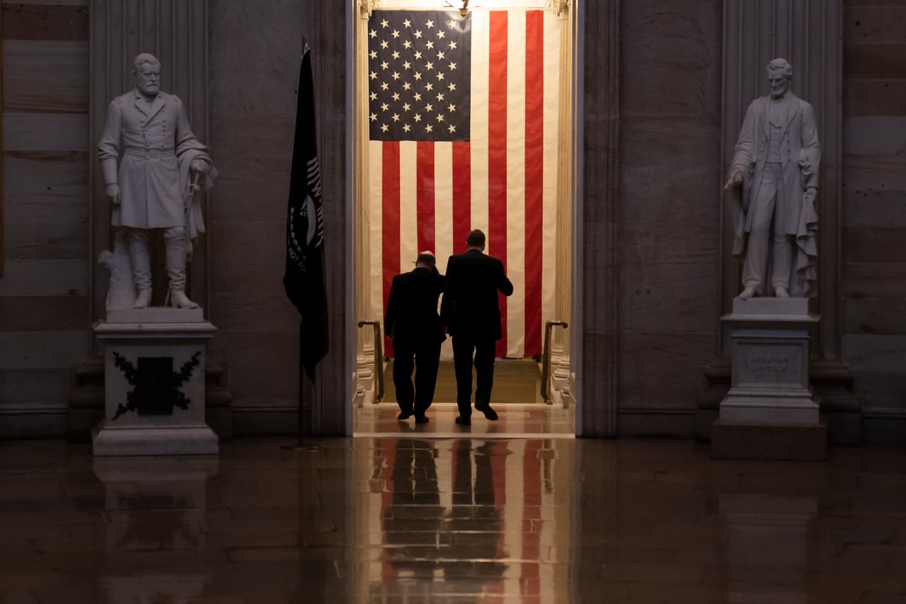Debate sobre constitucionalidad, guerra de videos y el fantasma del expresidente: así fue el inicio del segundo juicio político de Trump