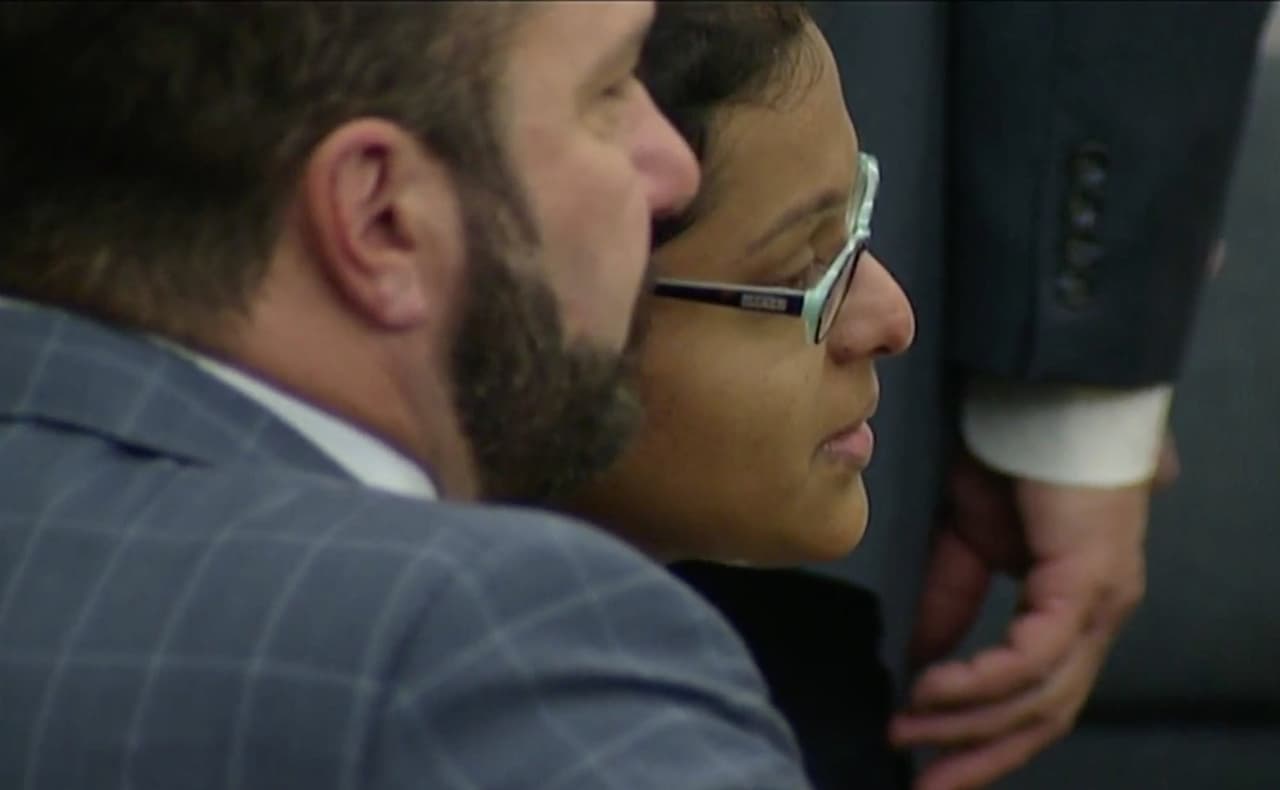 Prohíben a los padres adoptivos de Sherin Mathews, hallada muerta en un drenaje, ver a su otra hija