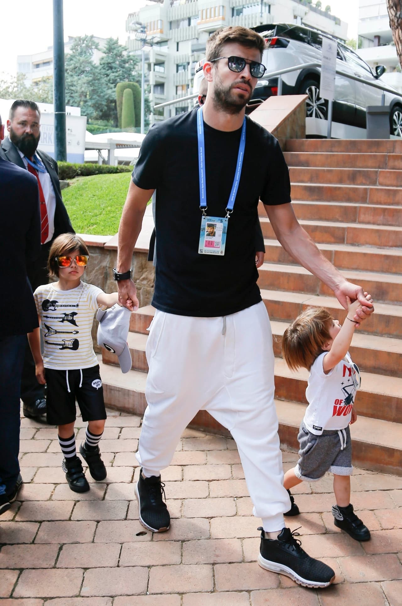 El futbolista Gerard Piqué, llegó este fin de semana junto a sus hijos Milan y Sasha, a la edición 66 del Abierto de tenis de Barcelona, que otorga el trofeo Conde de Godó.