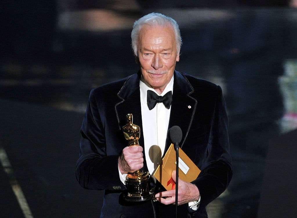 El día 5, el actor 
<b><a href="https://www.univision.com/famosos/muere-christopher-plummer-peliculas-julie-andrews">Christopher Plummer</a></b> falleció a los 91 años convertido en el galardonado más longevo en llevarse un premio Oscar por su trabajo en 'Beginner' (2012). Dejó un gran legado en el cine como las películas 'The Sound of Music', 'Doce monos', 'Elsa & Fred', entre otras.
<br>