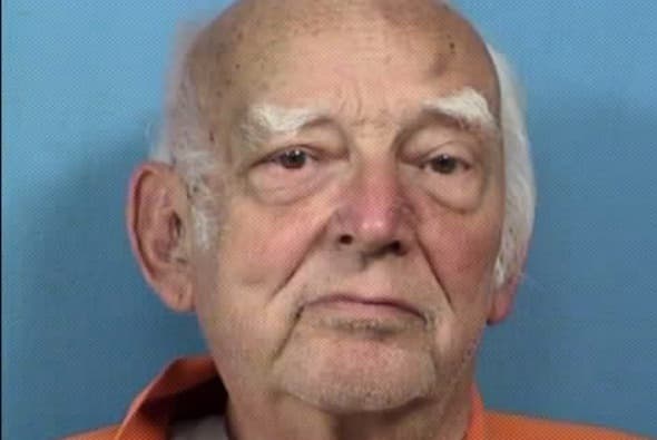 Presentan cargos a anciano que disparó contra operador de Metra en Naperville