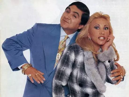 En el año de 1995 una familia bastante peculiar llegó a la televisión mexicana, y es que la telenovela 'El premio mayor' tenía como pareja protagónica a 'Huicho Domínguez' y 'Rebeca Molina', ambos de clase baja, pero gracias a un golpe de suerte lograban volverse millonarios.