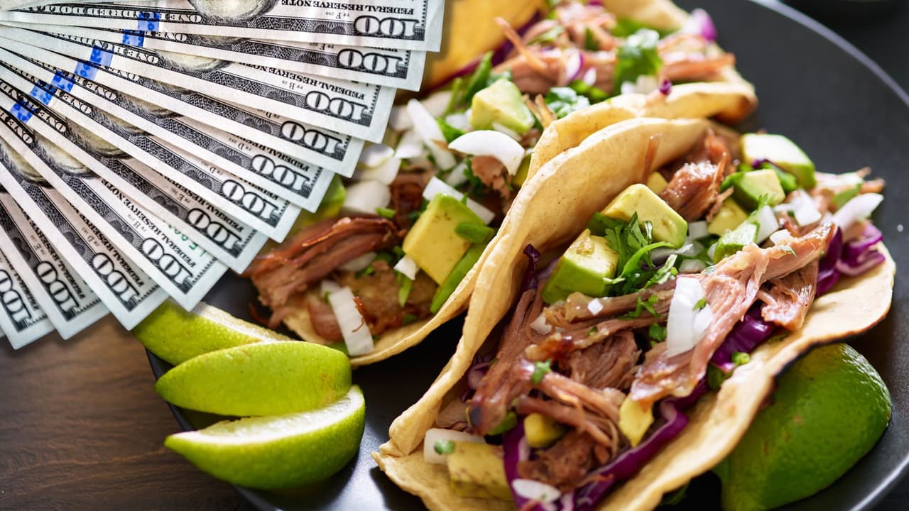 ¿Los tacos de carnitas costarán más? Una ley provocaría un alza de precio en la carne de cerdo en California
