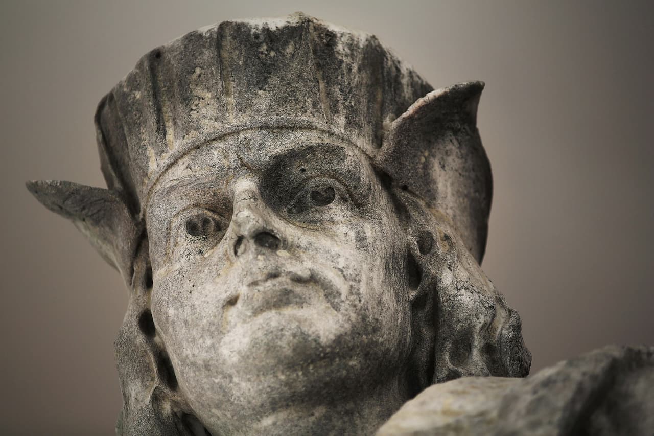 El monumento de Colón se completó en 1905 y 100 años después fue restaurado. La demócrata Melissa Mark Viverito, vocera del Consejo Municipal y nacida en Puerto Rico, propuso que la existencia de esta estatua de 13 pies de altura y otros monumentos fueran incluidos en el plan del alcalde De Blasio.