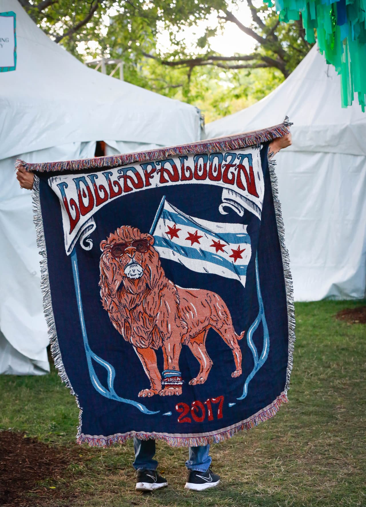 Desde disfraces de unicornios hasta atuendos muy veraniegos, pero eso sí muy buena vibra. Aquí una galería de fotos de la moda y el ambiente de Lollapalooza.