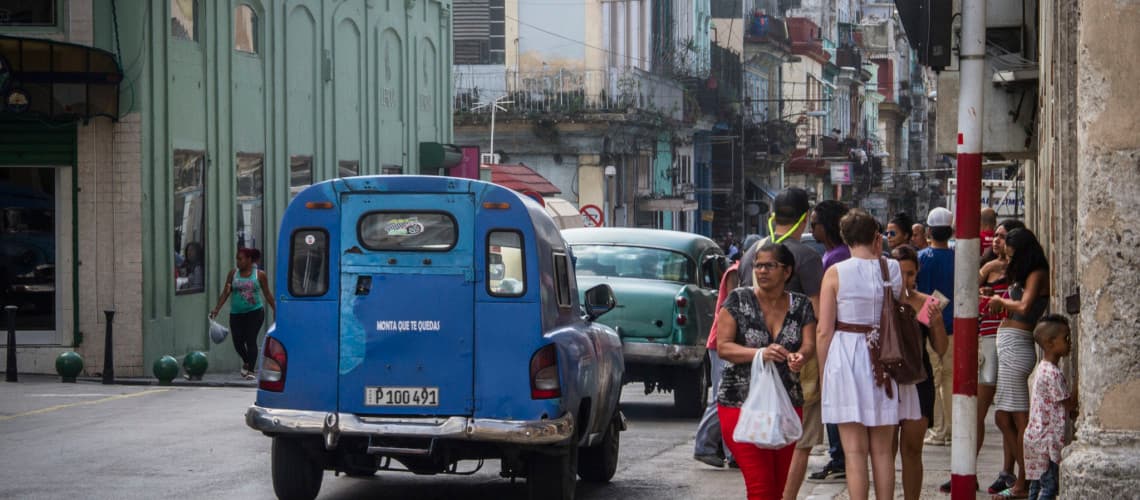 Boteros en La Habana: la interminable cruzada del transporte en Cuba