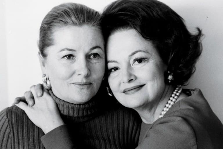 Al final, las dos hermanas se dejaron de hablar definitivamente en 1979, cuando Joan publicó su autobiografía, en la que dejaba muy mal parada a la dulce Olivia. Desde entonces no se volvieron a hablar y en 2015, cuando Joan murió , la hoy centenaria Olivia solo dijo que su relación era compleja, pero que nunca olvidaría a su hermana.