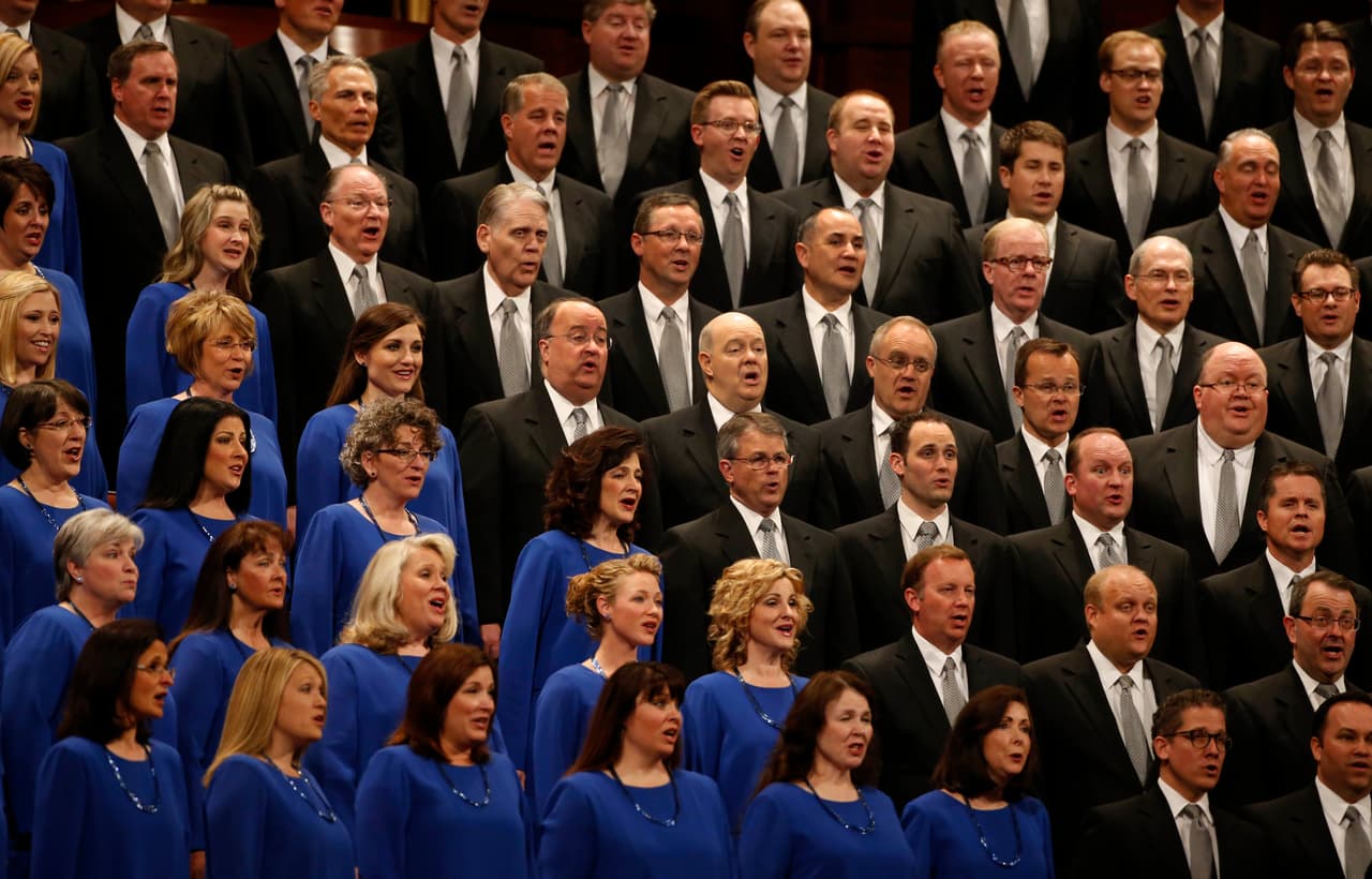 <b>The Mormon Tabernacle Choir, asistirá aunque sus miembros están divididos.</b> Fundada en 1847, esta agrupación es considerada uno de los grupos corales más importantes del país, conformado por 360 miembros de la congregación religiosa Iglesia de Jesucristo de los Santos de los Últimos Días. Una petición que ya ha acumulado 36,000 firmas circula solicitando que no se presenten en el evento. Ya habían actuado ante presidentes de los Estados Unidos anteriormente, pero cantar en la toma de posesión de Trump dividió a sus miembros y al menos uno renunció.