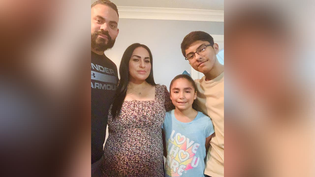 Hoy Esbedy Reyes se encuentra en casa con sus hijos, de 17 y 8 años, su esposo y la pequeña Ari Amor.