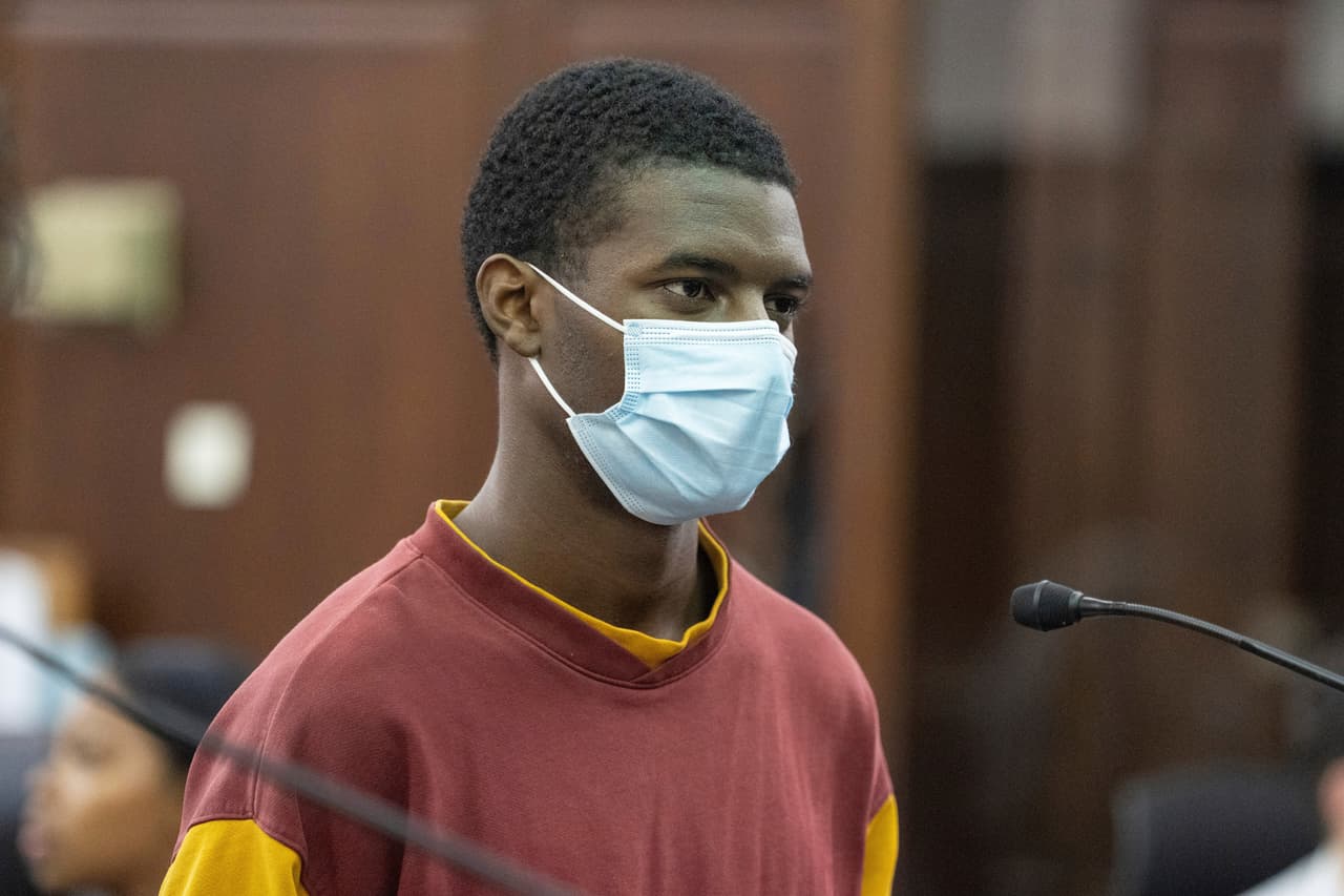 Activista incendió 11 patrullas en Brooklyn, pero dejó un rastro: sus huellas y su encendedor
