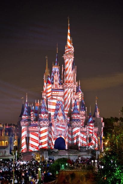 The Walt Disney Co. informó a principios de este mes que comprará una participación controladora en UTV, la empresa de medios y espectáculos más grande de India. Las compañías no revelaron los términos financieros del convenio. UTV produce películas, programas televisivos y medios interactivos. Disney posee ya cadenas televisivas dirigidas a los niños en India. El acuerdo hará de la compañía estadounidense también el principal estudio cinematográfico en India, según la agencia AP.