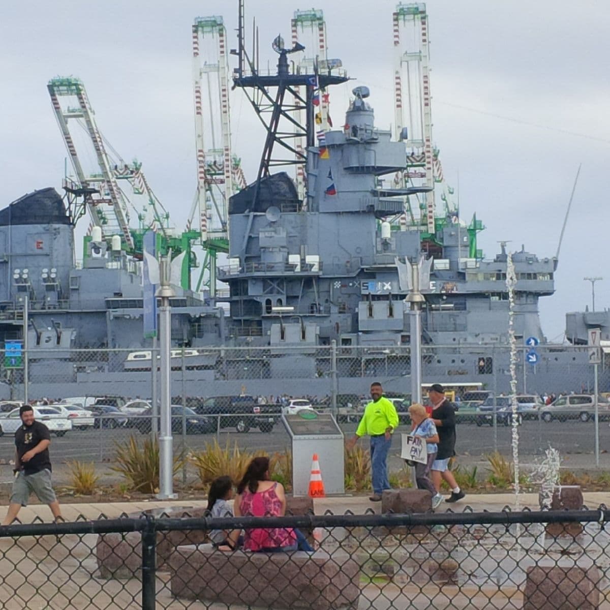 Activistas se dieron cita en Long Beach donde Trump presentó un discurso sobre la seguridad nacional.