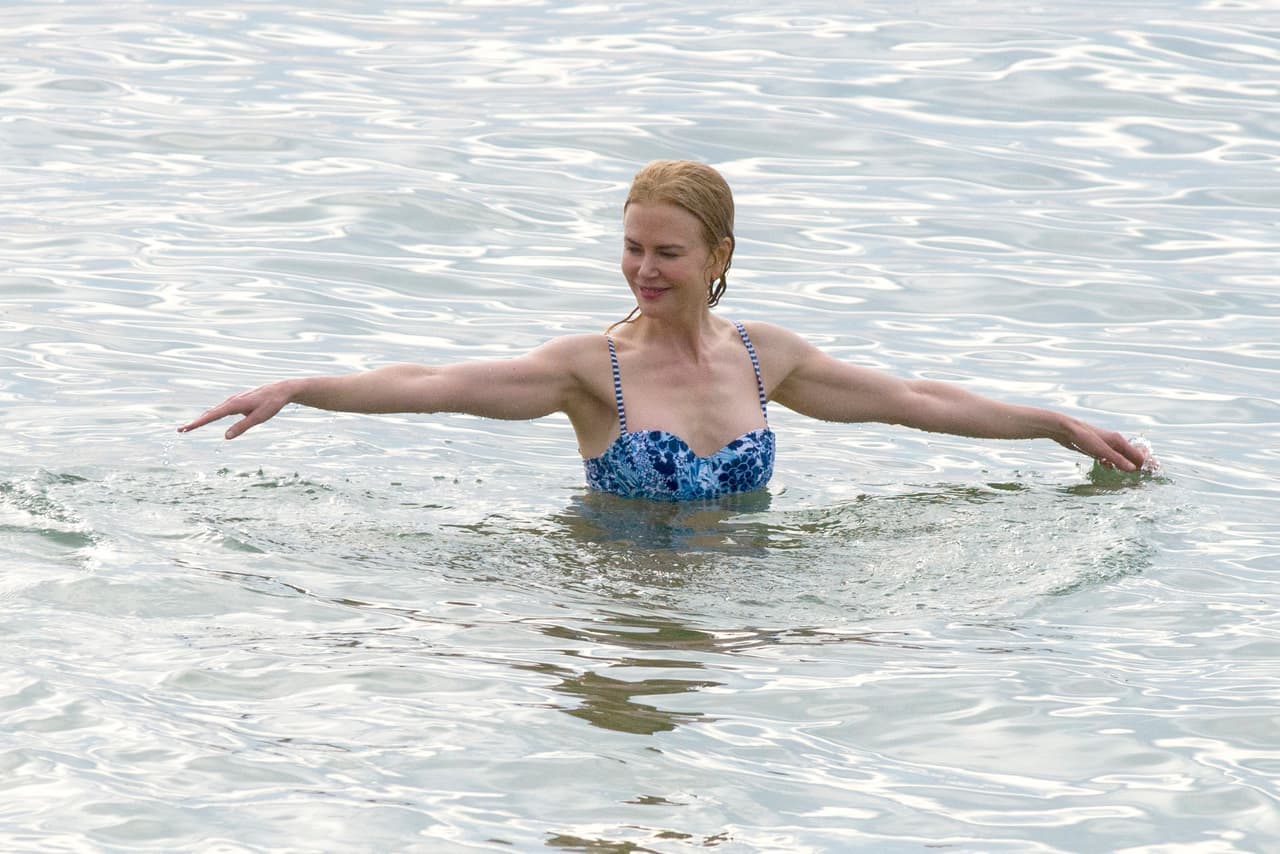 Era muy temprano, tal vez la diva quería evitar la hora pico para no llamar la atención de otros bañistas.