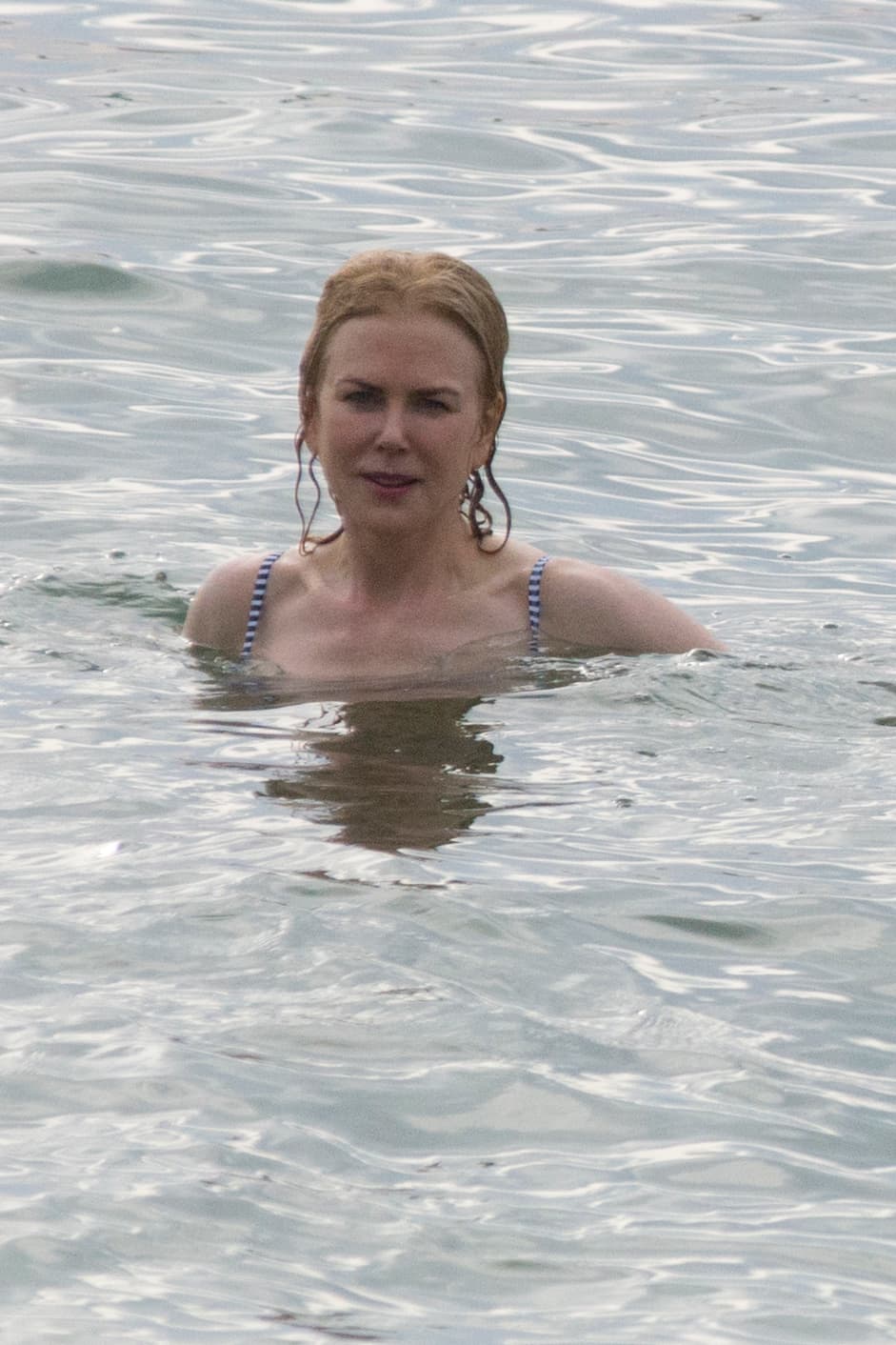 Los paparazzi captaron a Nicole Kidman remojándose en las playas de Sídney.