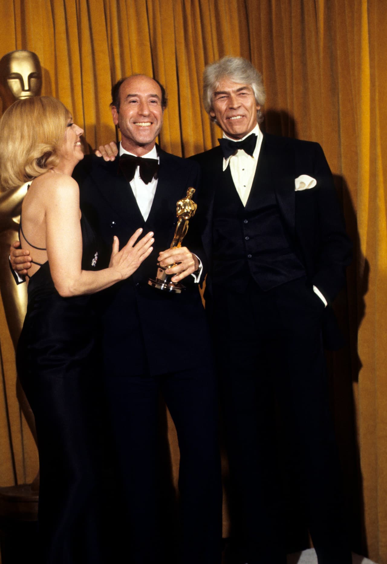 Néstor Almendros: Fotógrafo, español, 4 nominaciones, 1 Oscar. Fue nominado consecutivamente de 1978 a 1980 por Days of Heaven, Kramer vs. Kramer y The Blue Lagoon; la primera de ellas le dio el Oscar. Volvió a ser nominado en 1982 por su trabajo en Sophie’s Choice.