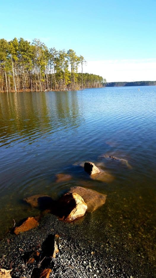 Un puerto deportivo de propiedad privada cerca del campamento Crosswinds ofrece almacenamiento y alquiler de botes de pesca, kayak y paddleboards.