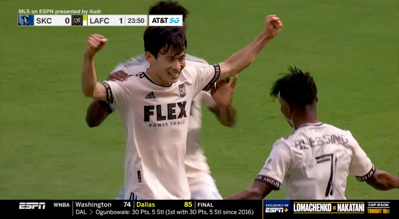 El surcoreano Moon-Hwan Kim limpia el área y entre cuatro rivales la manda a guardar