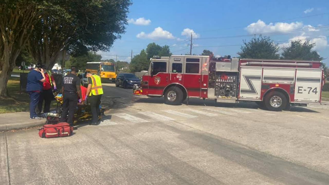 Un estudiante fue atropellado y está siendo examinado por los servicios médicos, según informó el 
<a href="https://twitter.com/Pct4Constable/status/1430649001431416839" target="_blank">precinto 4 del condado Harris</a>.