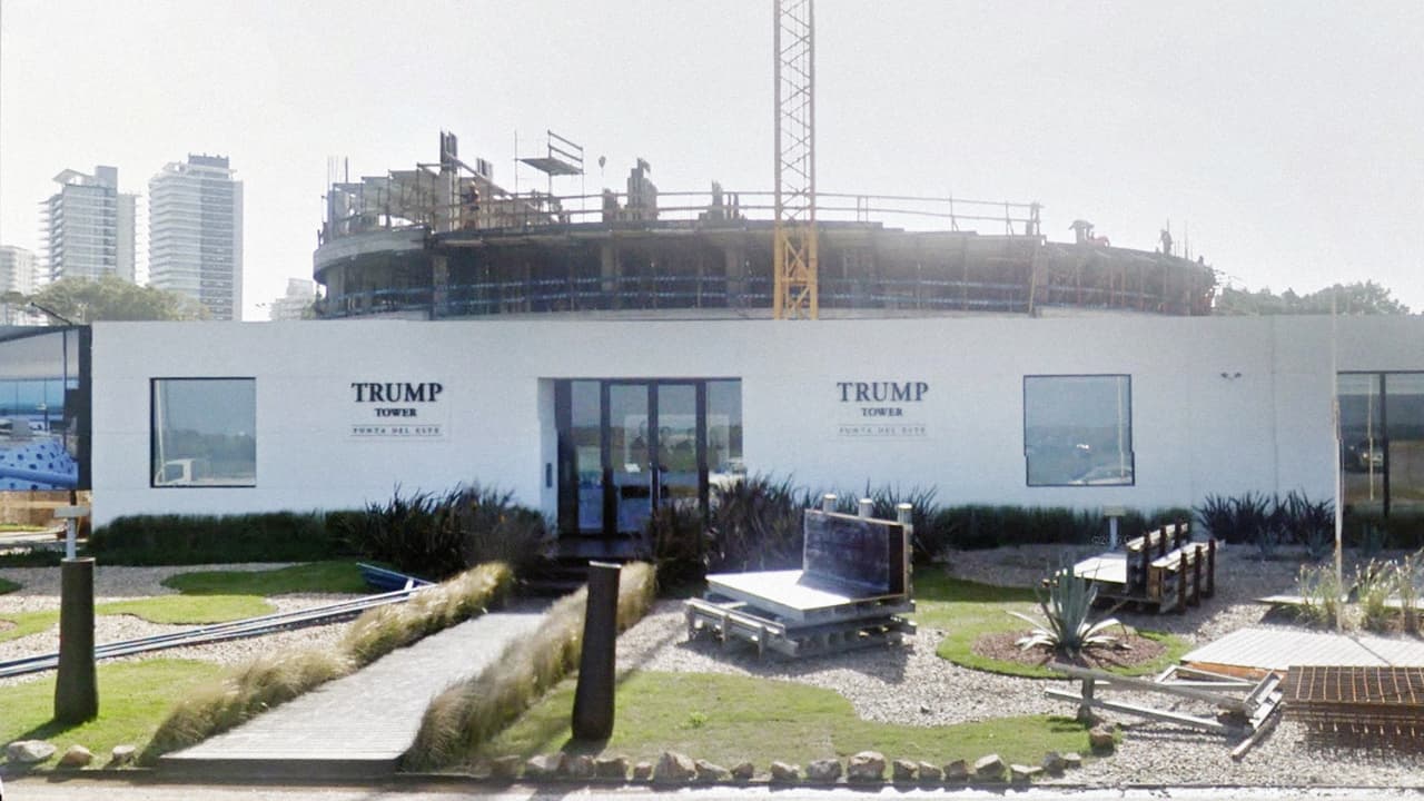 <b>Trump Tower Punta del Este. Punta del Este, Uruguay.</b> Aún en construcción, la torre esta ubicada en la ciudad turística más importante del país suramericano. En la declaración financiera ante la Comisión Federal de Elecciones están registradas dos propiedades donde Donald Trump figura como presidente y que tienen actividad en Uruguay.
<br>