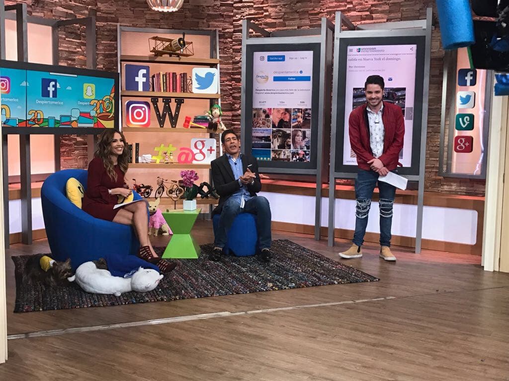 William le dio la bienvenida en el Rincón Social, su visita nos llenó de alegría.