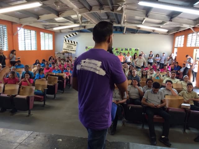 Los animadores de La Banda Soundcheck motivaron a los estudiantes a que sueñen en grande, que no se den por vencidos y que sigan estudiando para que se forjen como excelentes seres humanos, se destaquen y alcancen el éxito dondequiera que vayan.