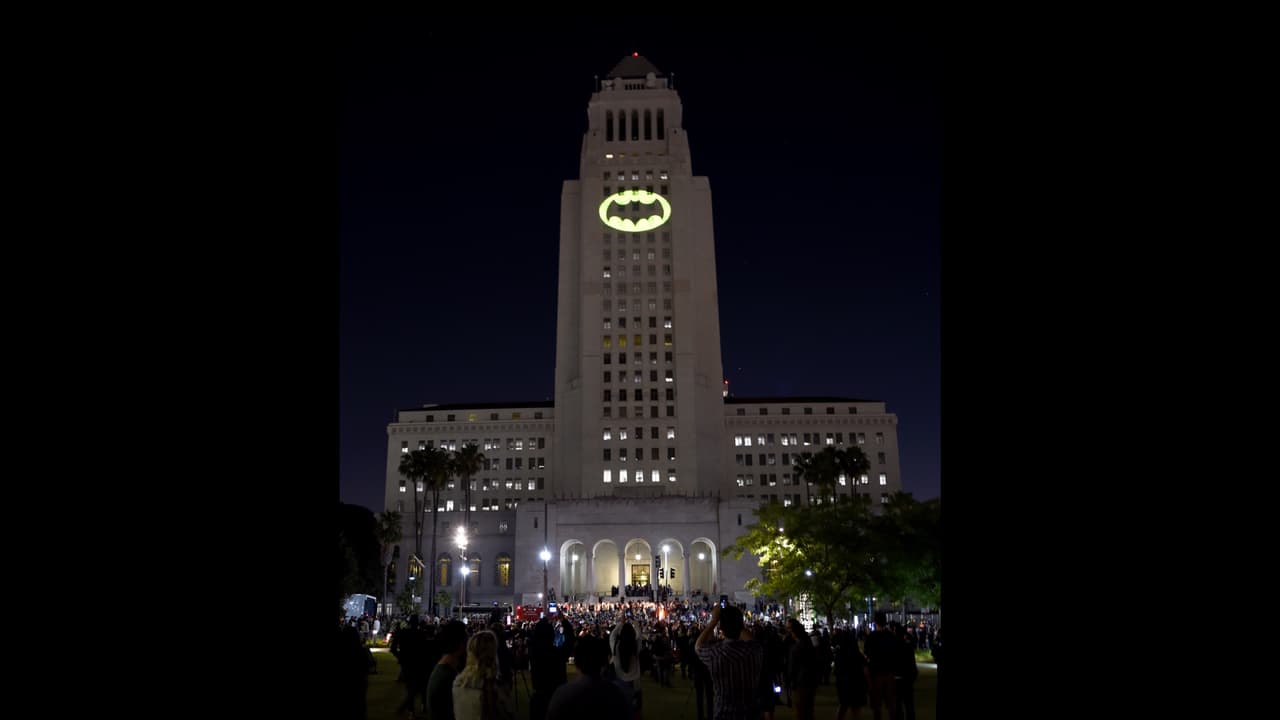 La batiseñal se enciende en Los Ángeles