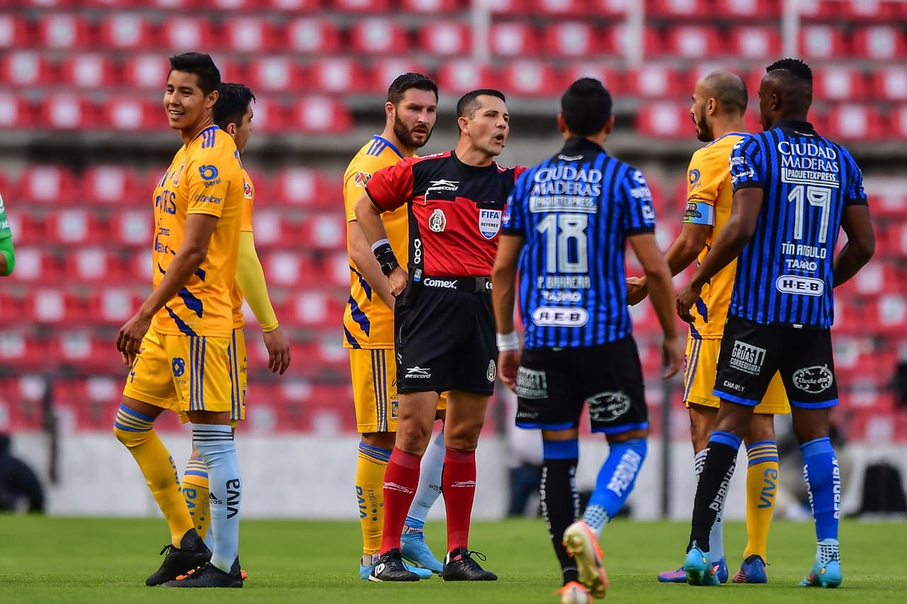 Al 36', Hugo Ayala vio la tarjeta roja directa y dejó a Tigres con 10.