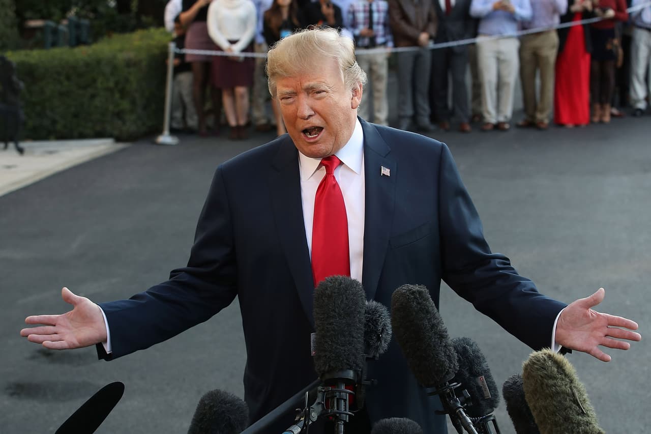 Trump está "desilusionado" porque el FBI no investiga a Hillary Clinton y él no puede hacer nada al respecto