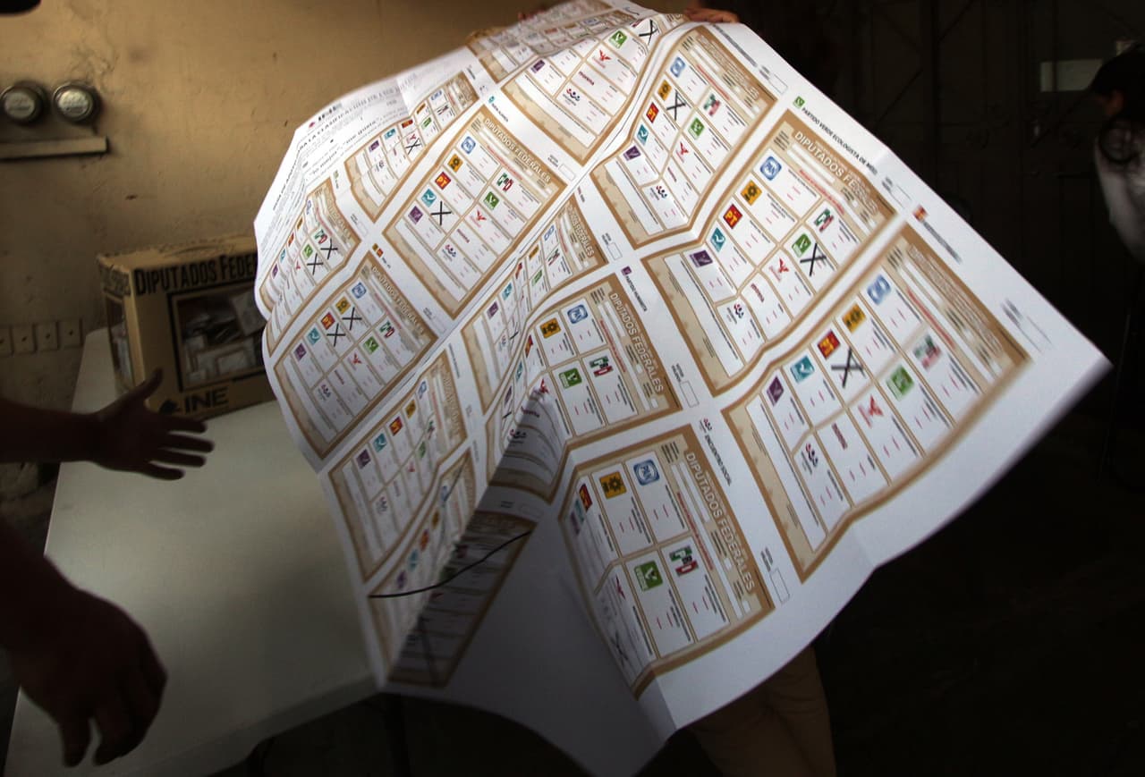 Subsecretario mexicano dimite para ser investigado por compra de votos