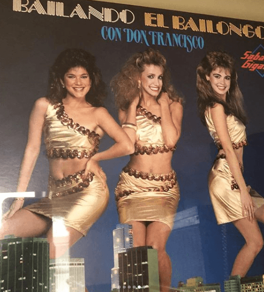 En la felicitación de Lina Luaces se aprecia esta imagen de Lili 
<b>cuando trabajaba en Sábado Gigante</b>.