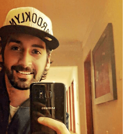 Después de participar en 
<i>El color de la pasión</i>, obtuvo un papel destacado en 
<i>La vecina</i>.