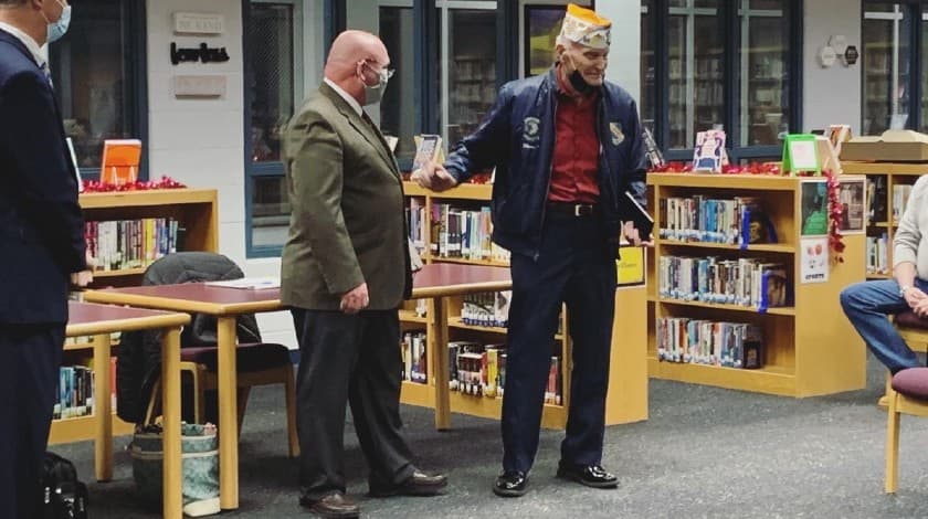 Dejó los estudios para ir a la guerra y 70 años después recibe su diploma de bachiller