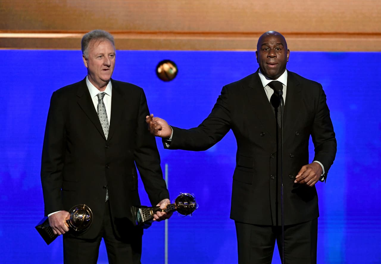 Dos históricos de la NBA, Larry Bird y Magic Johnson fueron reconocidos con el Premio a la Trayectoria.